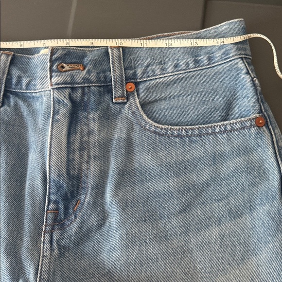 Madewell cutoff jean shorts.  Relaxed fit NWT
Size 26 - Picture 4 of 6